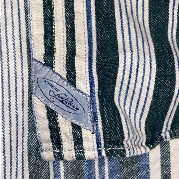 Early 90’s Vintage Levi’s Button Down - Picture 5 of 6